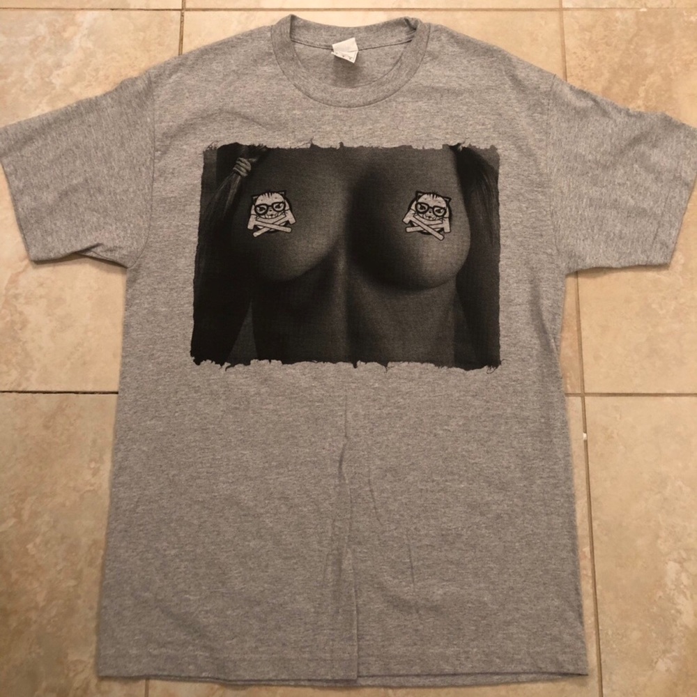 NWOT Rare “Jugs Not Drugs” t-shirt - Picture 2 of 3